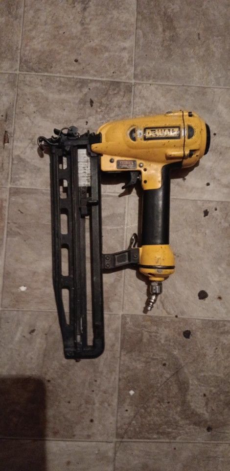 Nail gun (Dewalt)