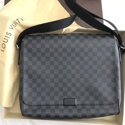 Louis Vuitton District GM Damier Graphite Canvas Men's Bag