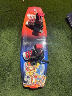 Hyperlite Premier 135 Wakeboard w/ Bindings – Ready to Ride