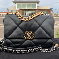CHANEL 19 Quilted Black Lambskin Flap Bag 