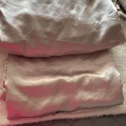 Used Silk Set Of Sheets 1 Fitted 1 Flat 