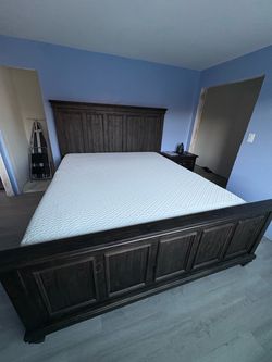 Cali King Bed Set