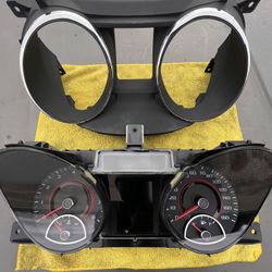 2015 Chevy SS oem Gauge Cluster With Trim 