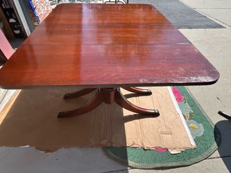 Vintage 1952 Duncan Phyfe table plus.