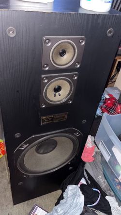 Fisher Speakers