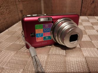GE 12.1 megapixel digital camera model E1235