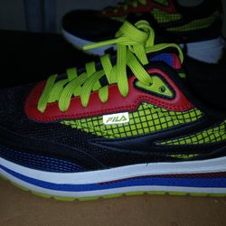 Size 6 Women's Filas