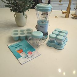 Like New Baby Bullet Blender Nutribullet  and Storage 