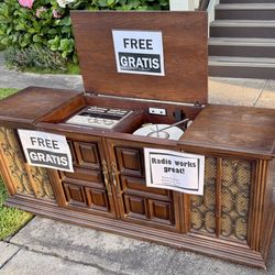 FREE RECORD/CASSETTE PLAYER AND RADIO CIRCA 1960S