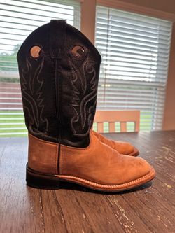 Boots- Boys size 5
