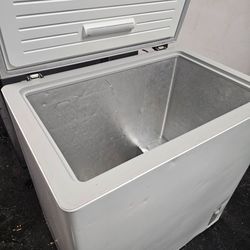 Midea Chest Freezer White 7cu.ft. Working. Good Condition.
