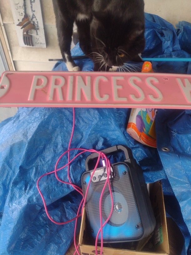 Meadle Sign
