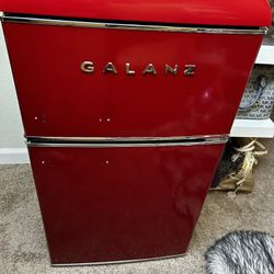 Red Galanz Retro Compact Mini Fridge with Freezer, 2-Door