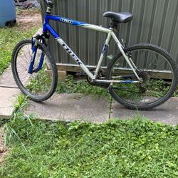 TREk Bike 820