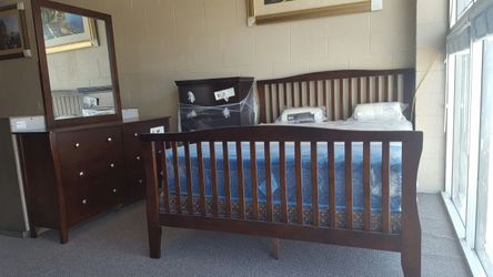 Queen Size Brown Cherry Finish