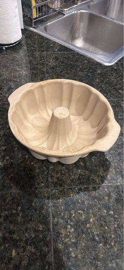 Pampered Chef Bundt Cake Pan Stoneware