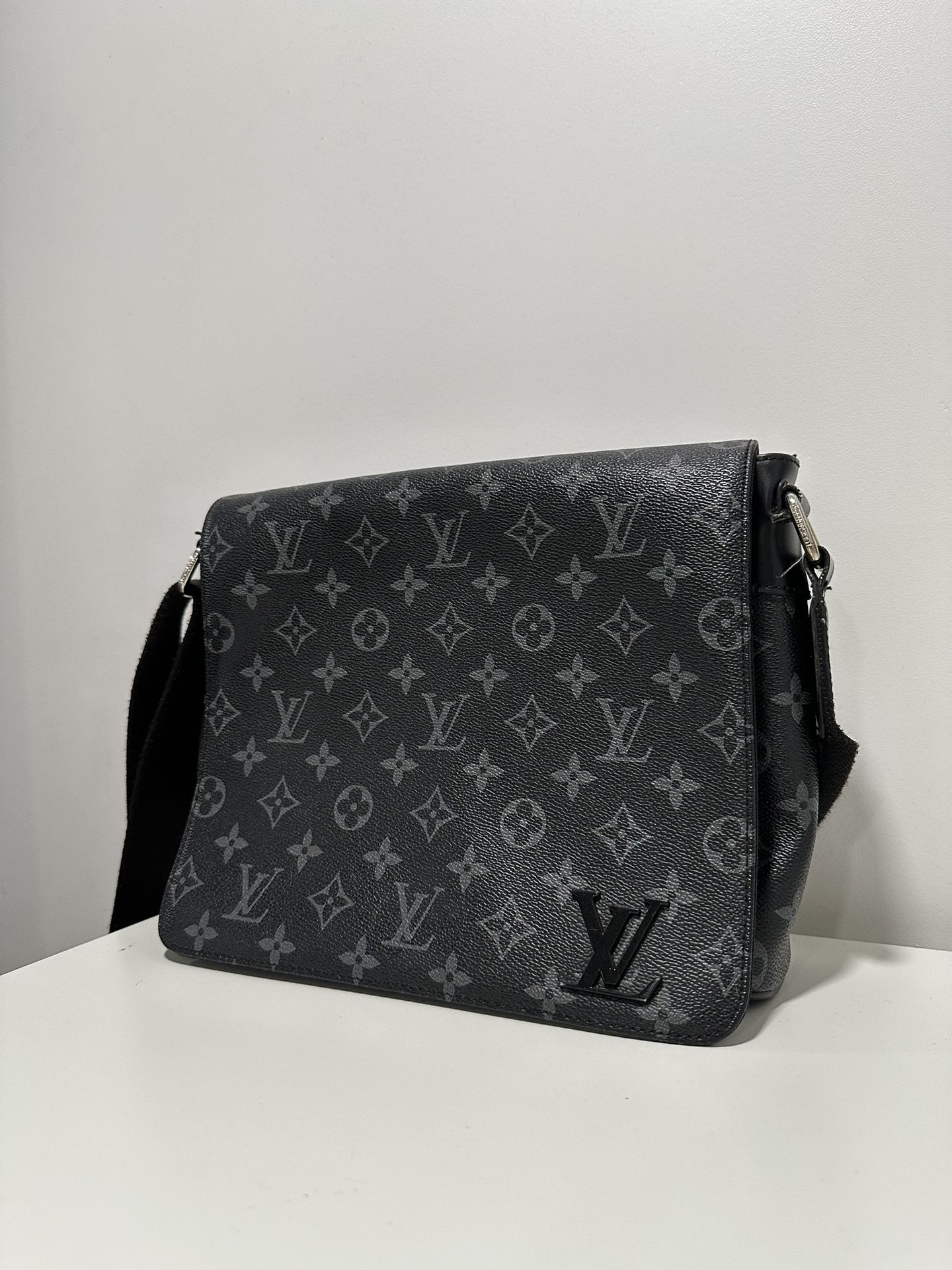 Louis Vuitton Messenger Bag