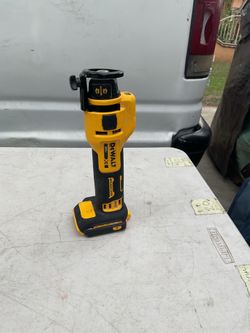 Dewalt 20 V cut out tool broken for parts does not want to turn on