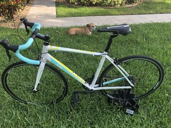Liv Giant Avail 3 women s road bike Size M for Sale in Davie