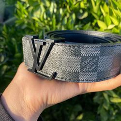 LV BELT BRAND NEW WITH BOX( SHOOT OFFERS )