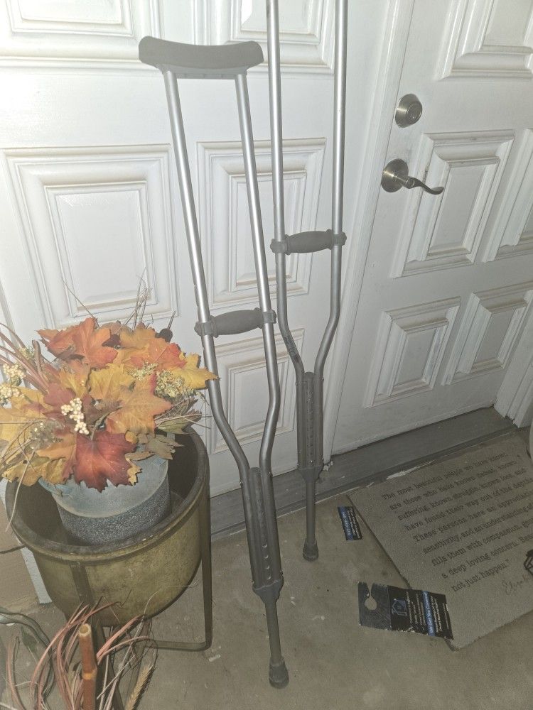 Crutches - Adjustable Height