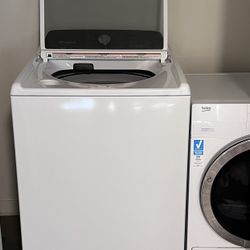 Whirlpool large 4.8 cu ft Front Load Washer Like New