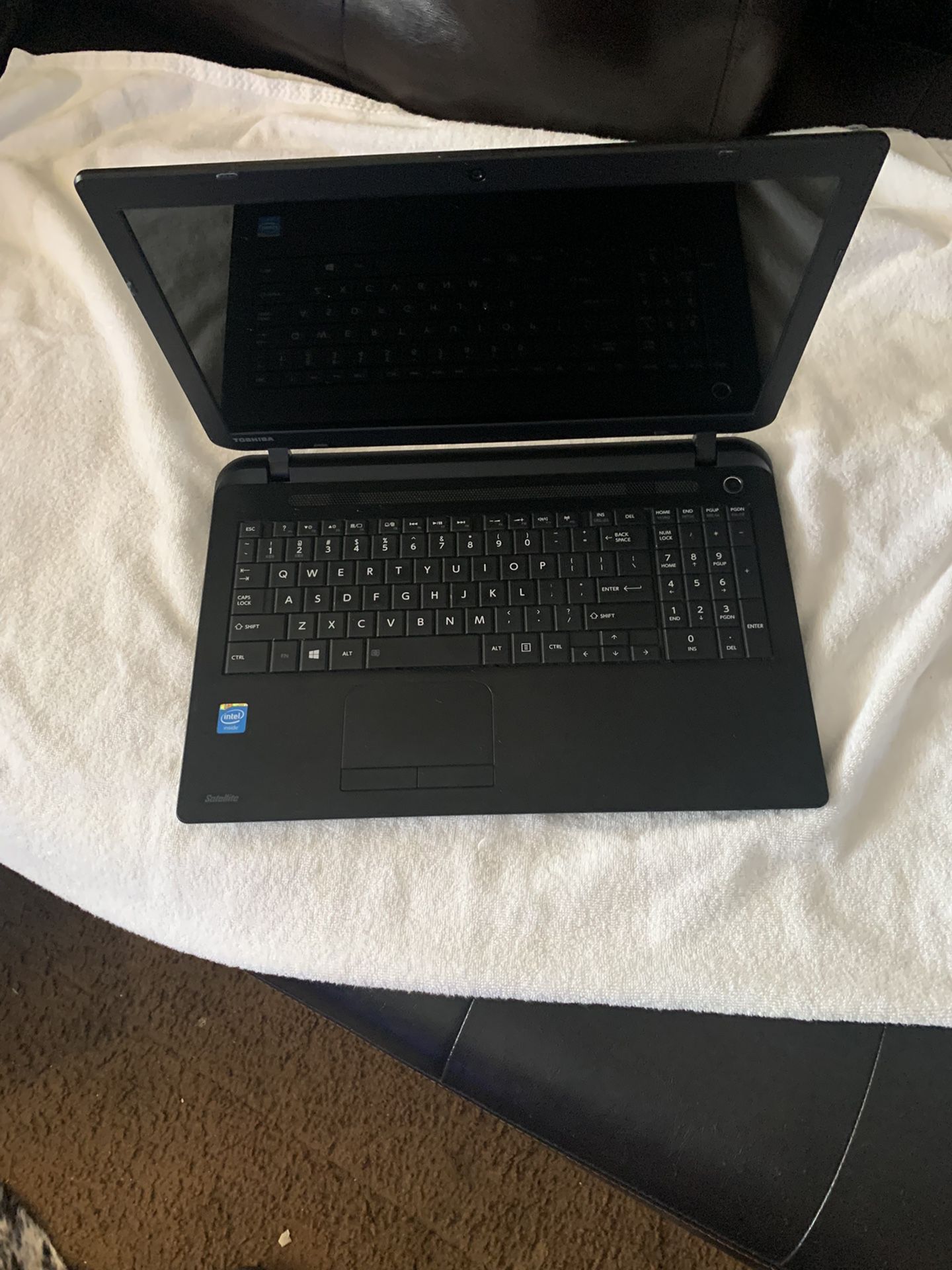 Windows 10 Pro Toshiba Satellite C55–B5101 Laptop