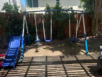 Swing set good condition needs cleaning