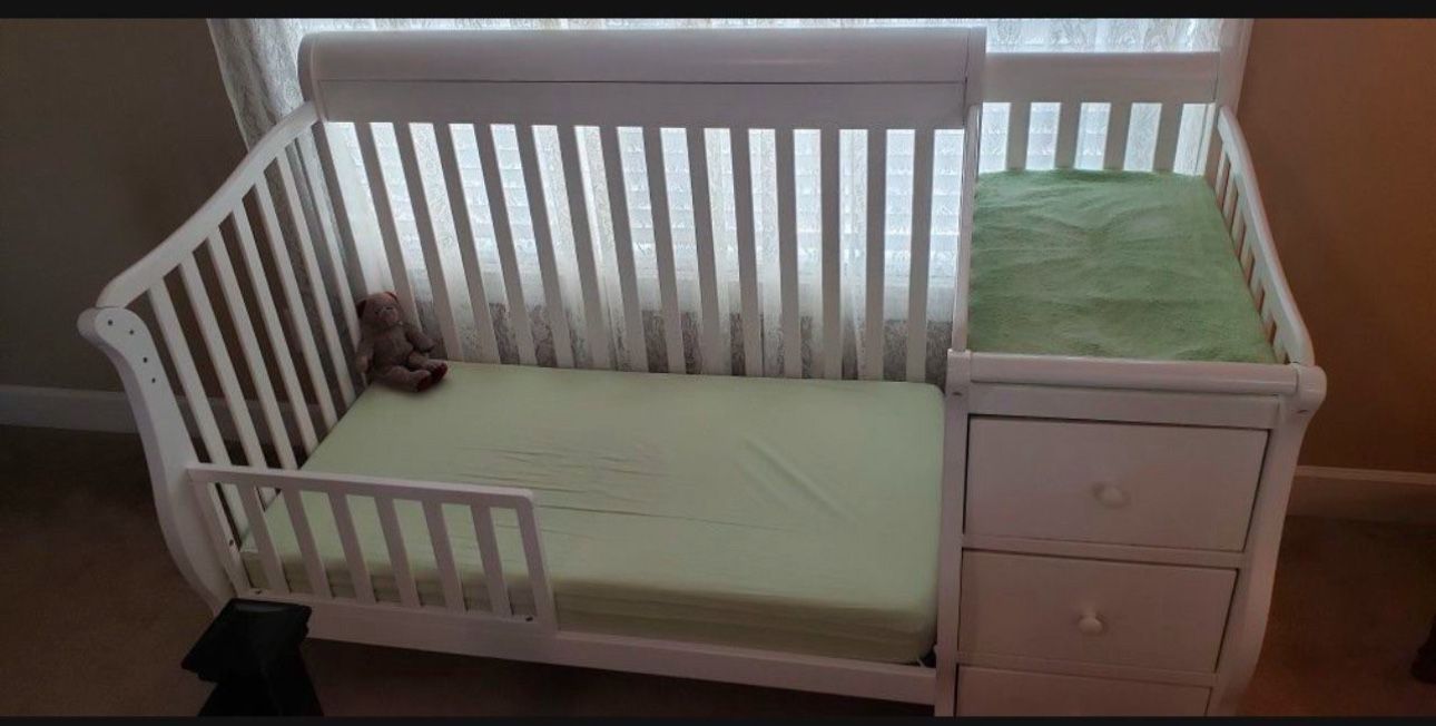 Baby Crib/Toddler Bed