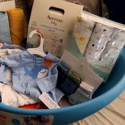 NEW BABY SKIP HOP TUB WITH BABY AVENO WELCOME BABY GIFT SET MUSLIM SWADDLES SOCKS OUTFITS HOODED BATH TOWLES 3 PIECE SET