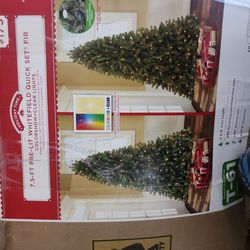 Pre-lit christmas tree. 7.5 dt