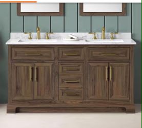 New 60 in vanity in good condition