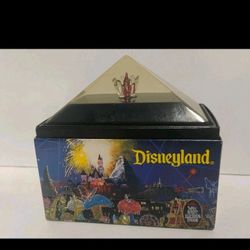 VINTAGE DISNEYLAND 1(contact info removed) MAIN STREET ELECTRICAL PARADE RED LIGHTBULB