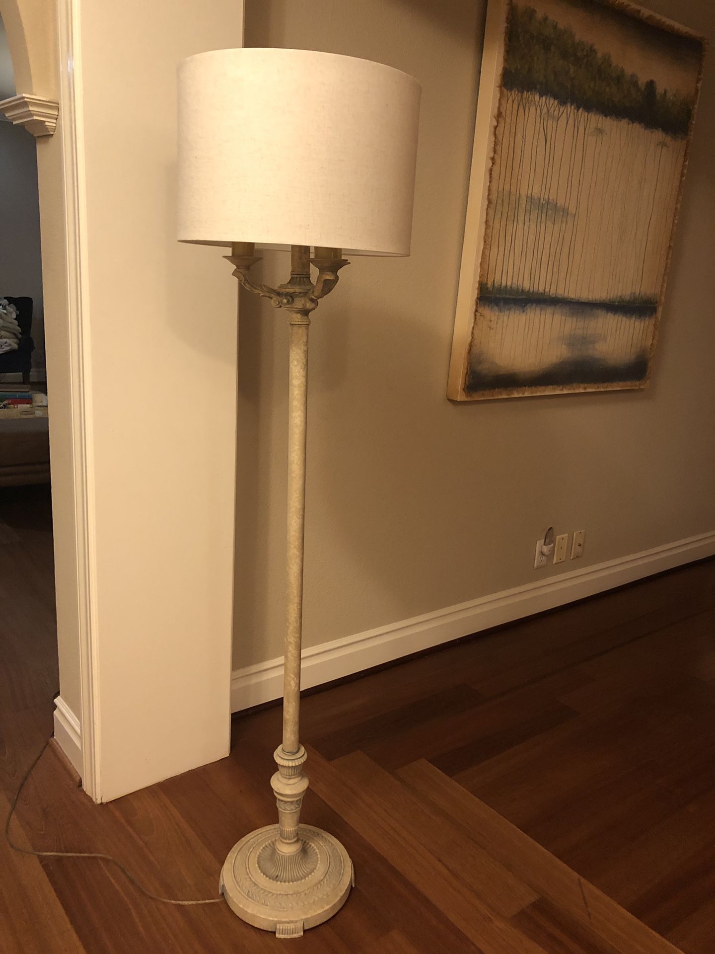 Floor lamp with drum shade
