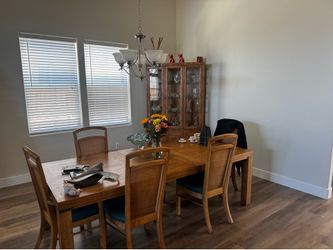 Vintage Oak wook dinning set for sale! Super clean $650 OBO