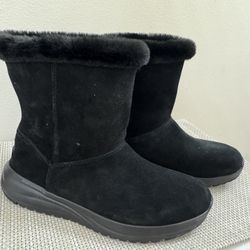 Brand New sketchers Waterproof Boots-size 11