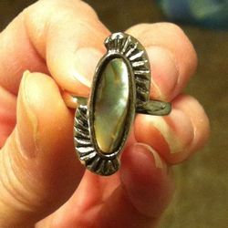 Abalone Shell Silver Tone Costume Fashion "Fan" Ring.