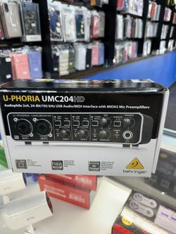Behringer UMC204 Audio Interface