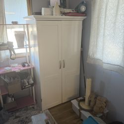 Crafting Station With Pull Out Table