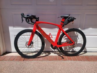 Trek Madone SL 6 Road Bike OCLV Carbon Frame with isospeed top tube - 56 cm. Viper Red.