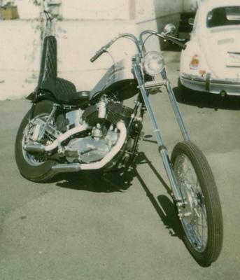 Photo Buying Old Harley Davidson Cycles CASH