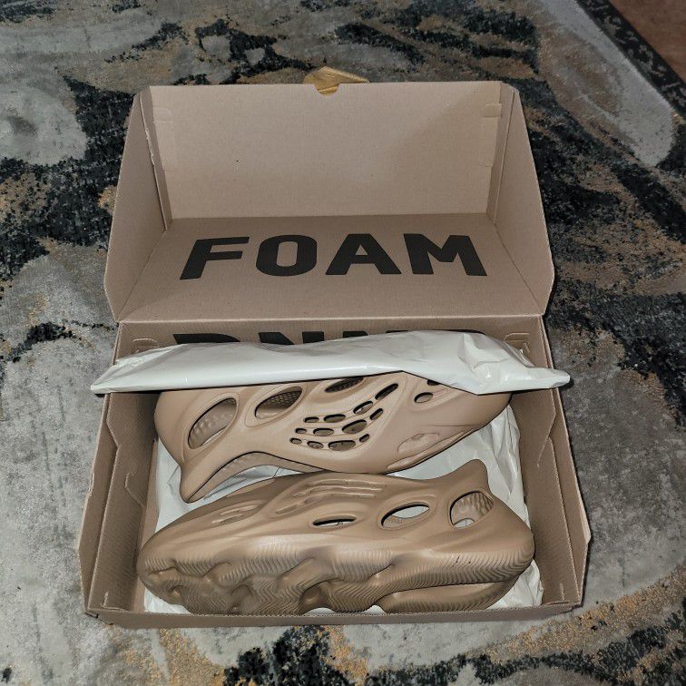 Yeezy Foam Runner, MX Sand Grey, Size 5 $260, Brand New! for Sale in Las  Vegas, NV - OfferUp