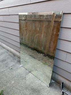Free mirror (chipped)