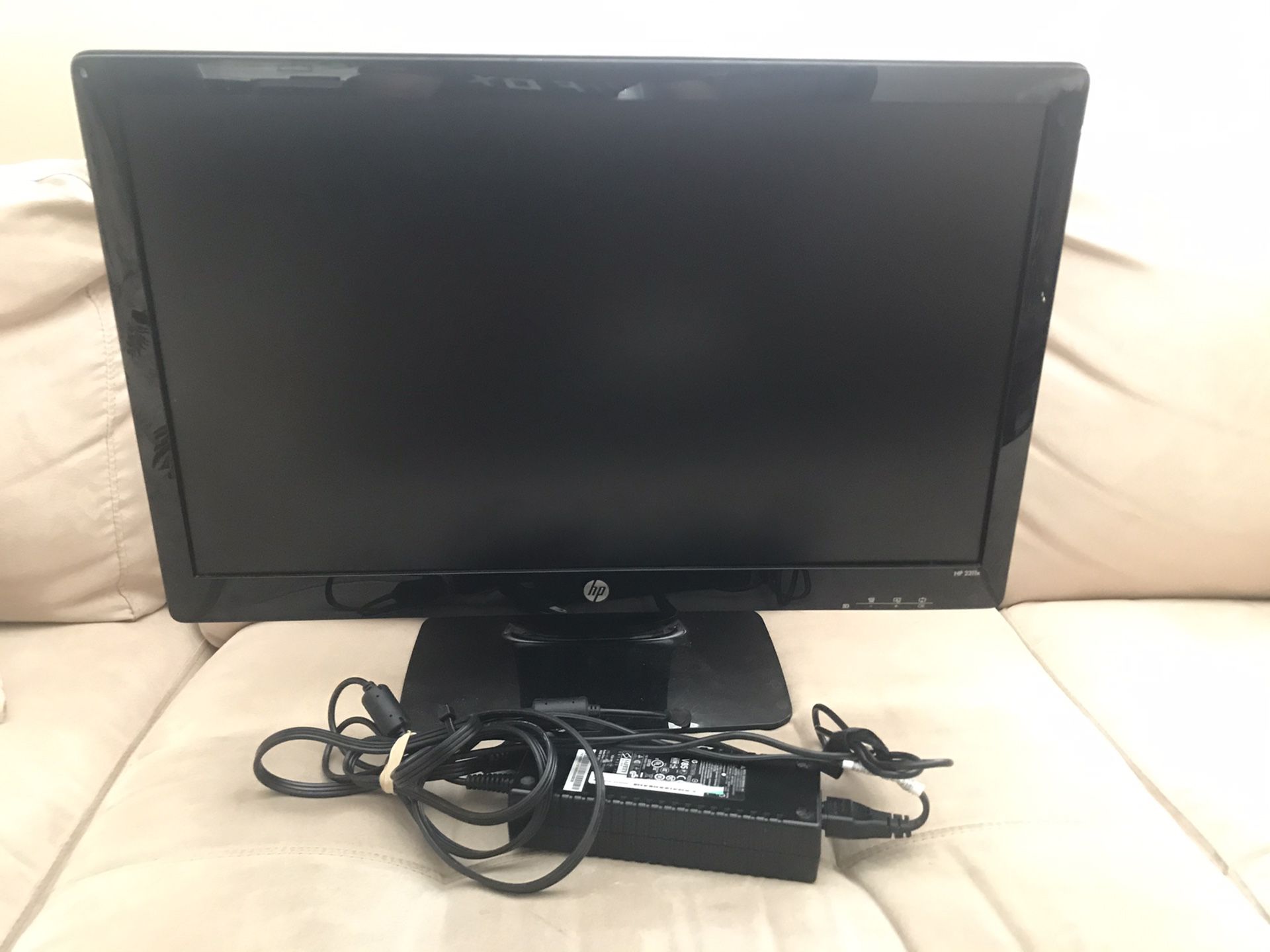 23” HP computer monitor