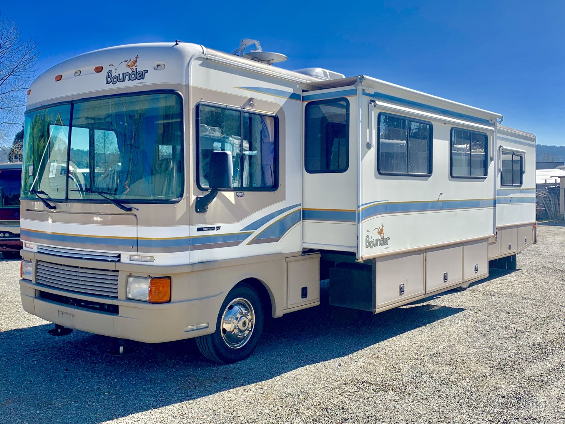 1999 Fleetwood Bounder Motorhome Super Slide Out Low Miles