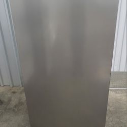 Frigidaire 16cu ft Stainless Steel Garage Ready Upright Freezer Frost-free