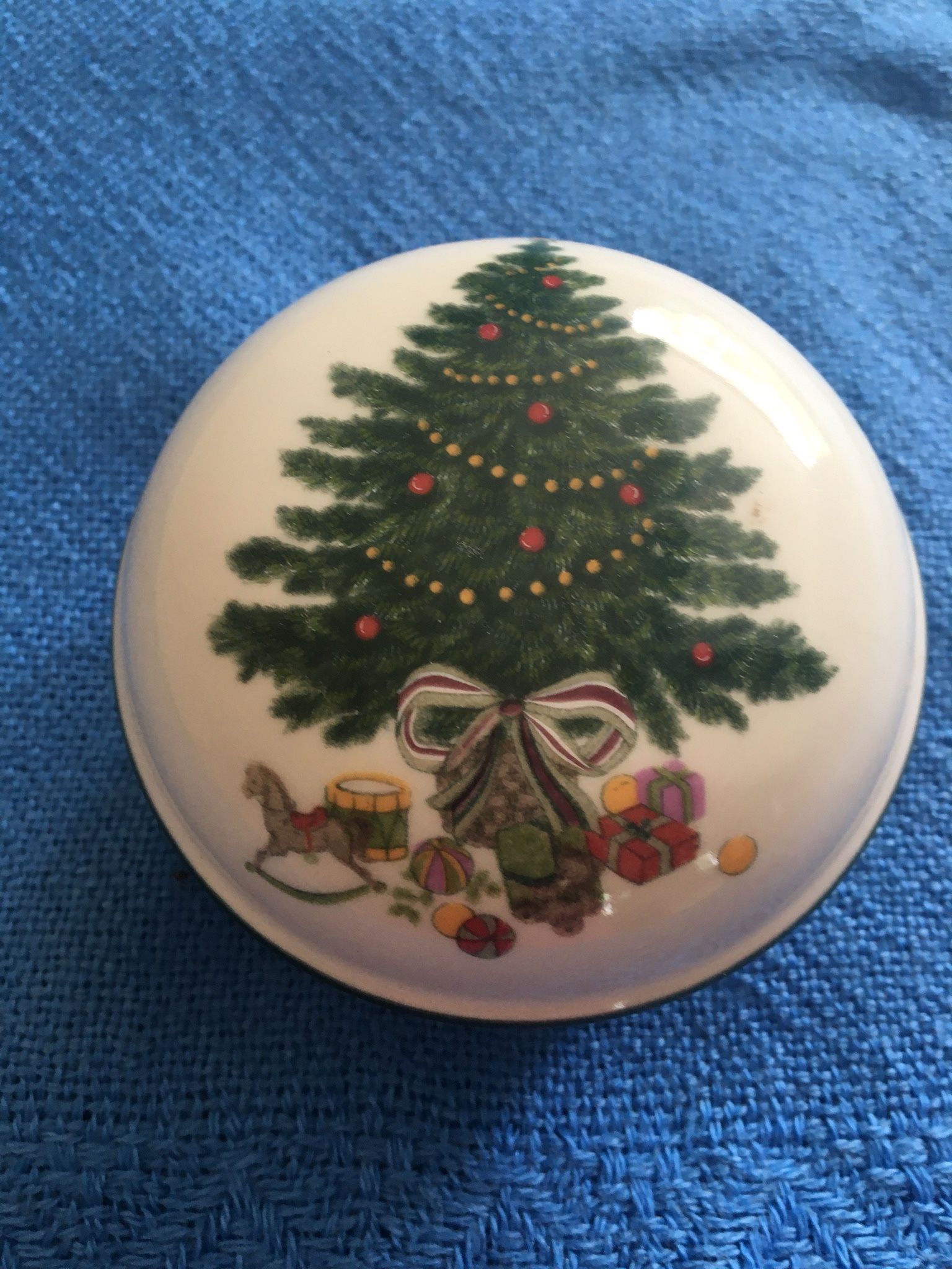 Small Trinket / Jewelry Container With Christmas Design By Mikasa