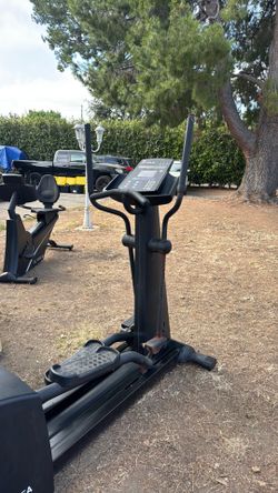 True Brand 600EA Elliptical WORKS AND FREE