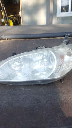 05 Honda civic drivers side headlight