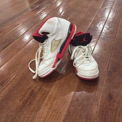 Jorden 5 Retros Red And White